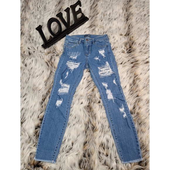 Fashion Nova distressed jeans size 3 - Picture 2 of 10